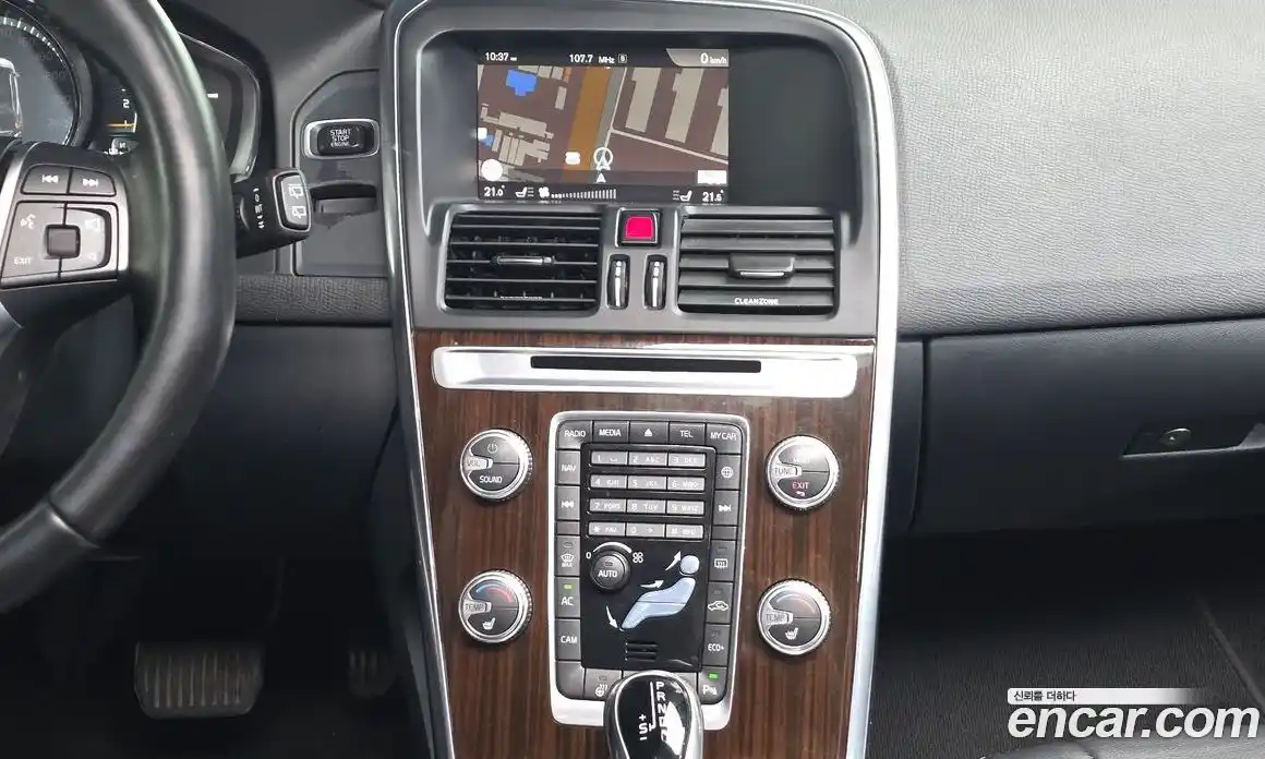 Volvo XC60 2017 2.0 автомат (гидро), фото 13