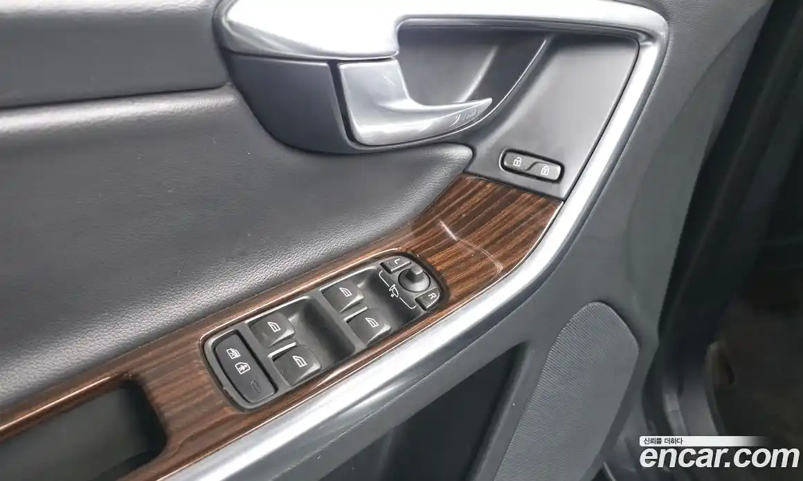 Volvo XC60 2017 2.0 автомат (гидро), фото 19
