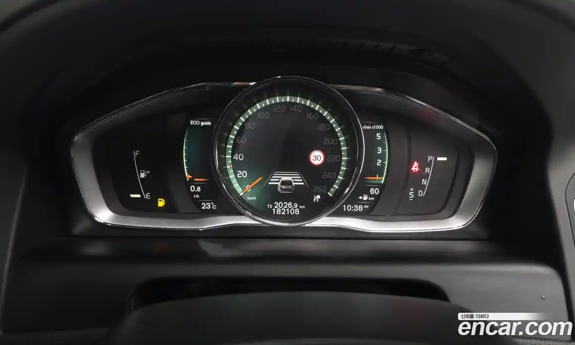 Volvo XC60 2017 2.0 автомат (гидро), фото 8