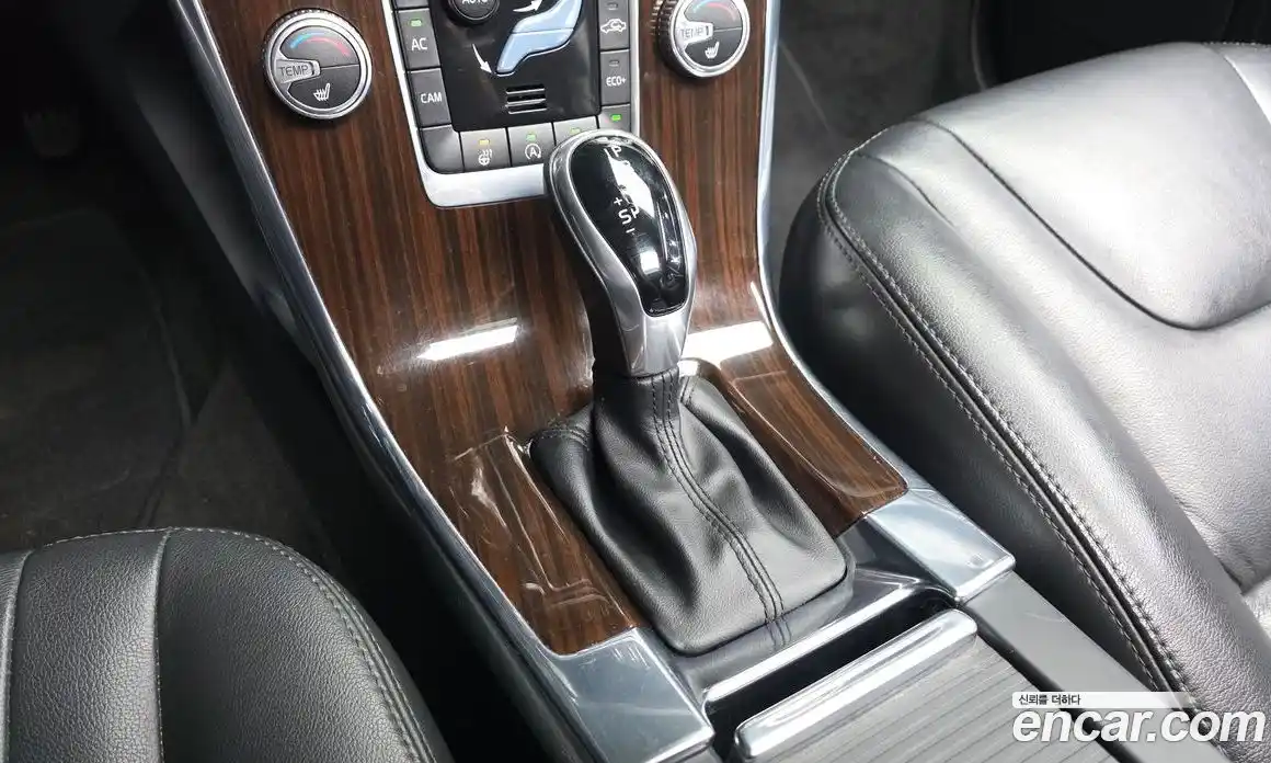 Volvo XC60 2017 2.0 автомат (гидро), фото 9