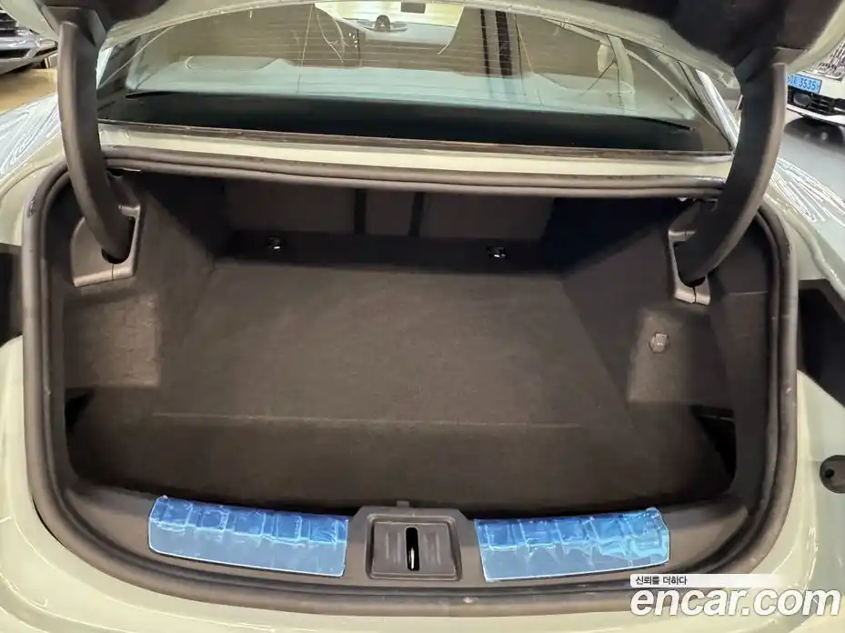Porsche Taycan 2025 0.1 автомат (гидро), фото 18