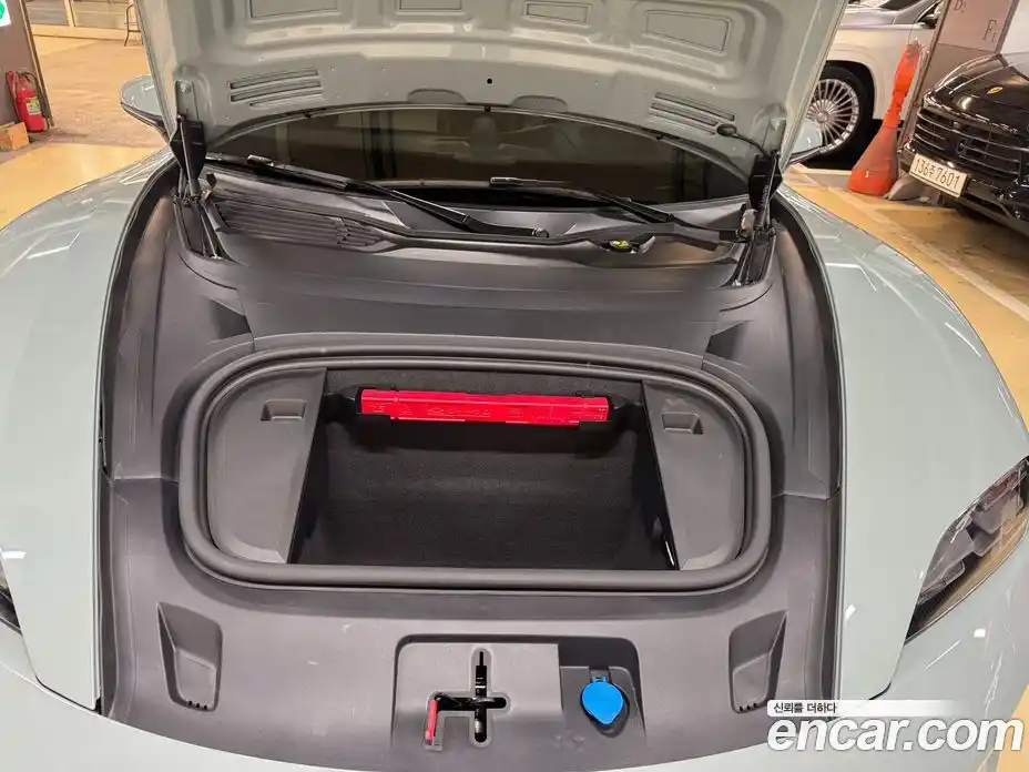 Porsche Taycan 2025 0.1 автомат (гидро), фото 6