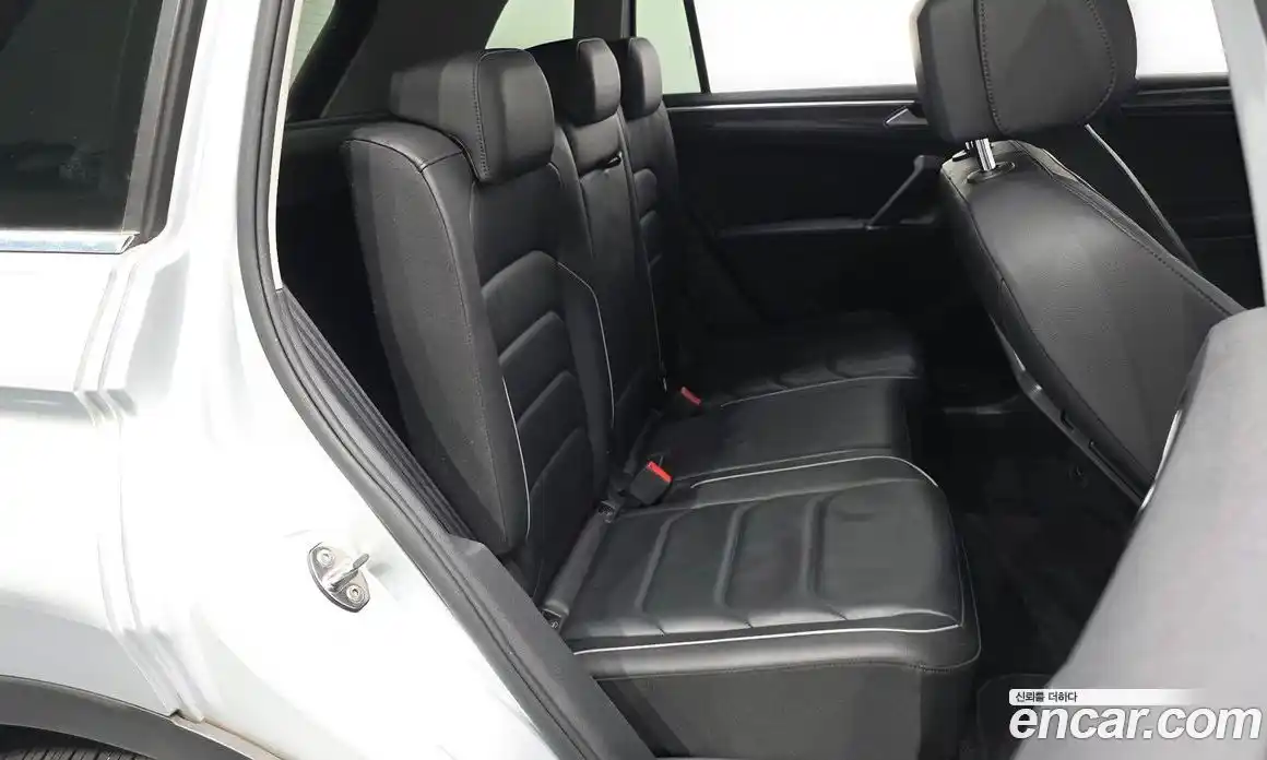 Volkswagen Tiguan 2018 2.0 автомат (гидро), фото 12