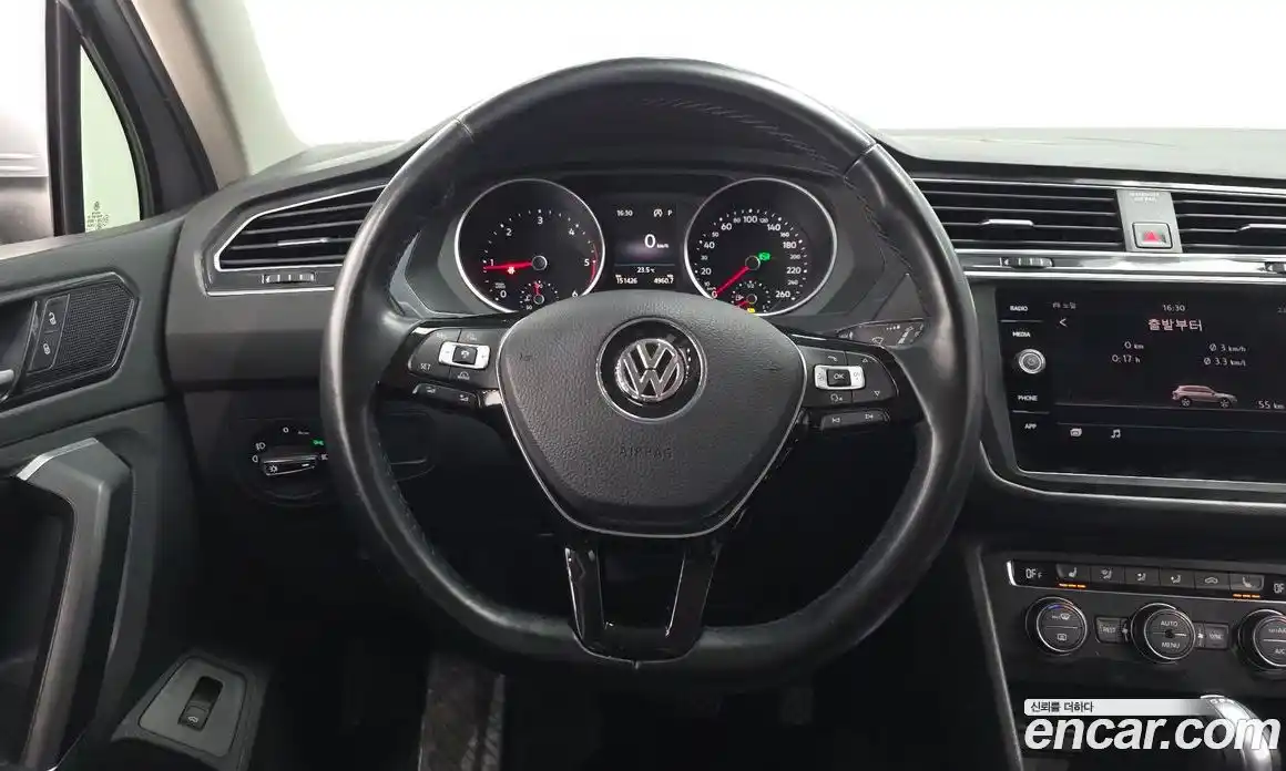 Volkswagen Tiguan 2018 2.0 автомат (гидро), фото 13