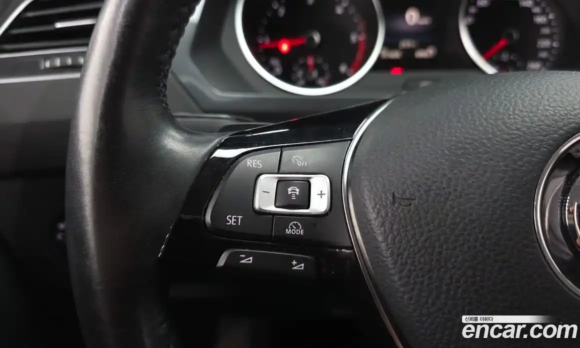 Volkswagen Tiguan 2018 2.0 автомат (гидро), фото 17