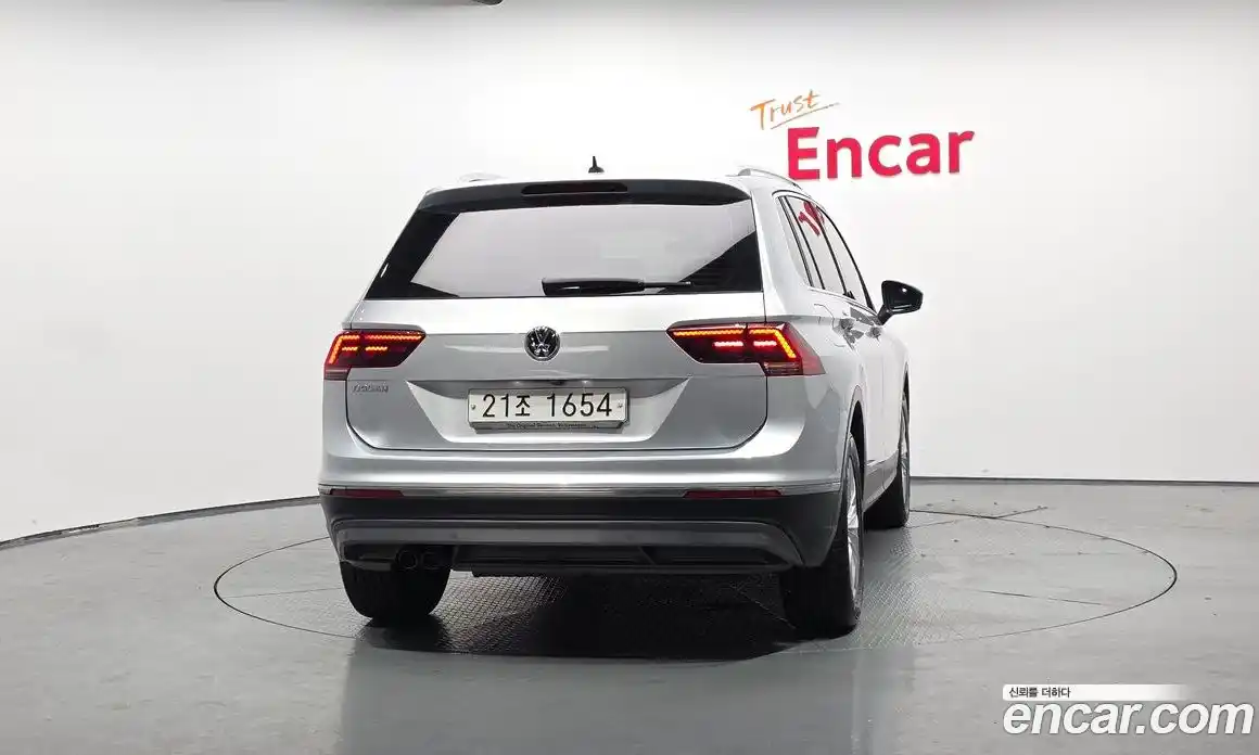 Volkswagen Tiguan 2018 2.0 автомат (гидро), фото 4