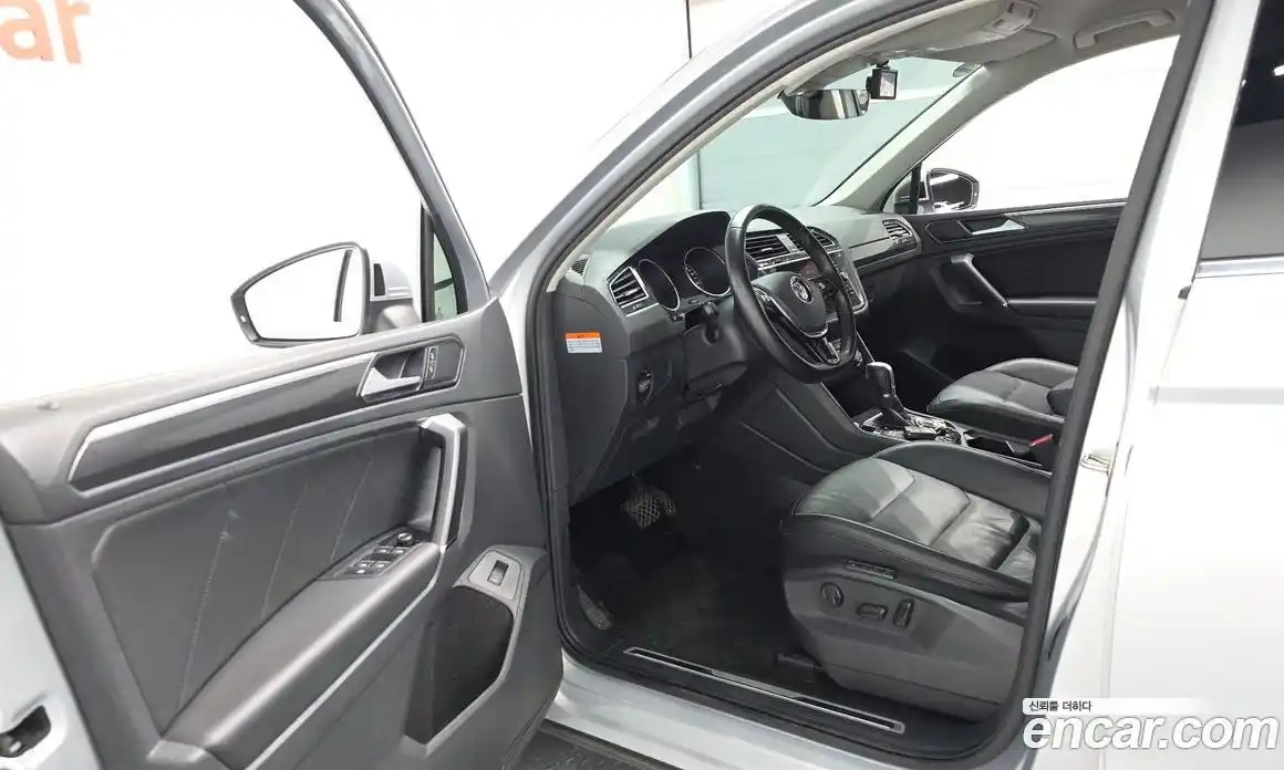 Volkswagen Tiguan 2018 2.0 автомат (гидро), фото 10