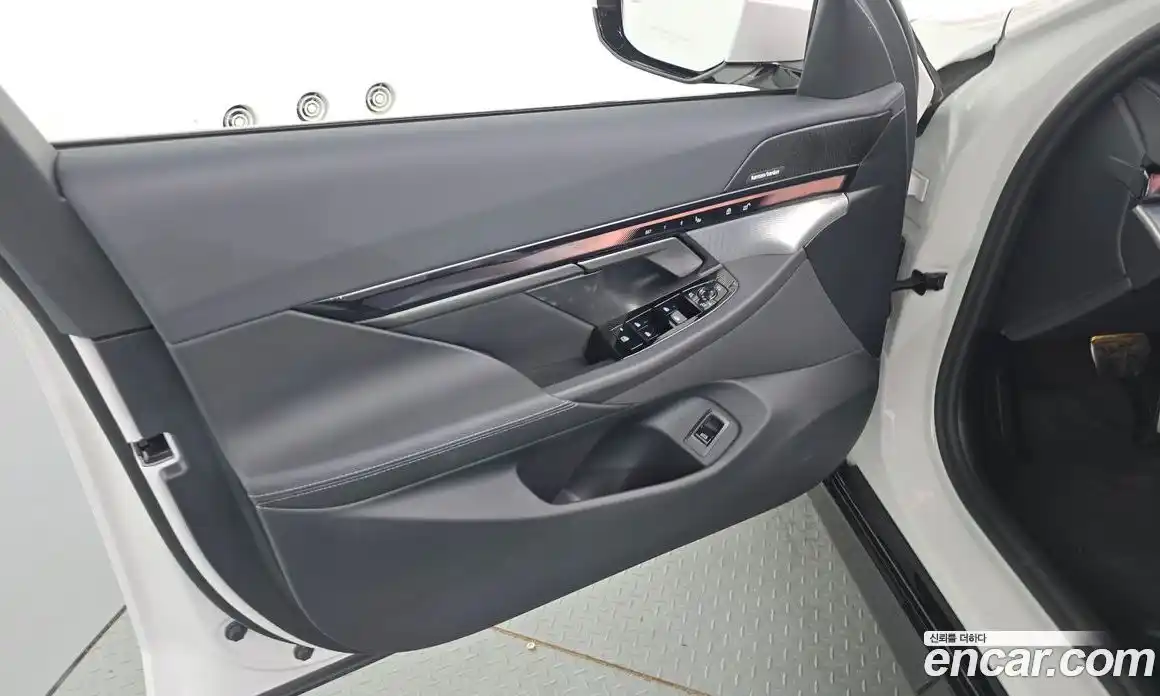 BMW 5 серия 2025 2.0 автомат (гидро), фото 14