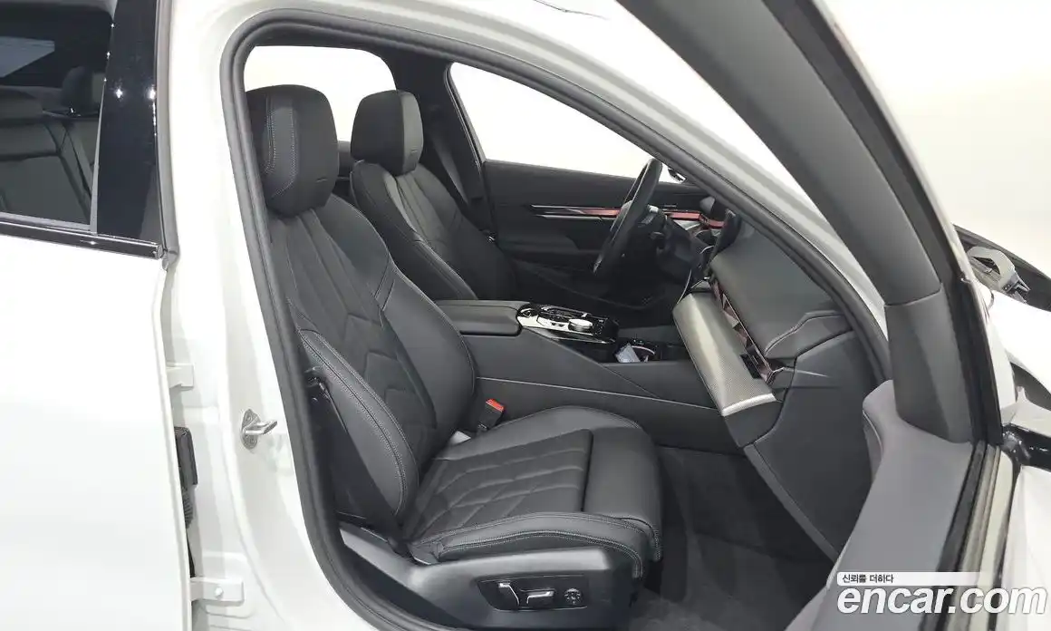 BMW 5 серия 2025 2.0 автомат (гидро), фото 16