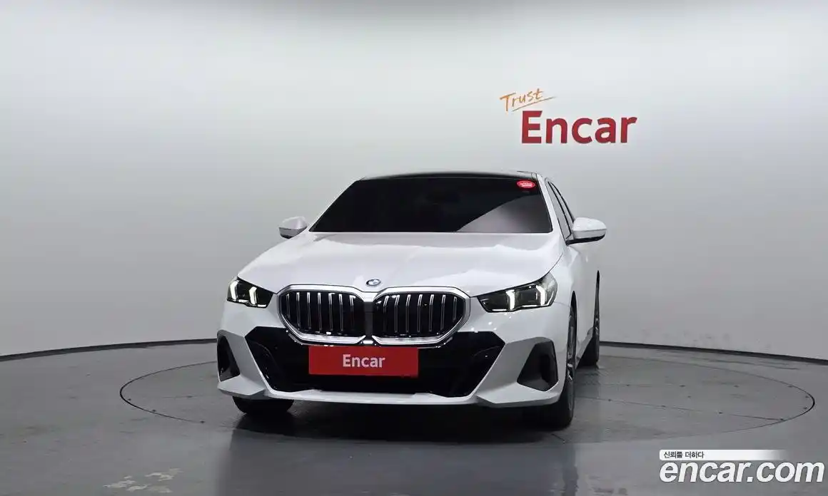 BMW 5 серия 2025 2.0 автомат (гидро), фото 3