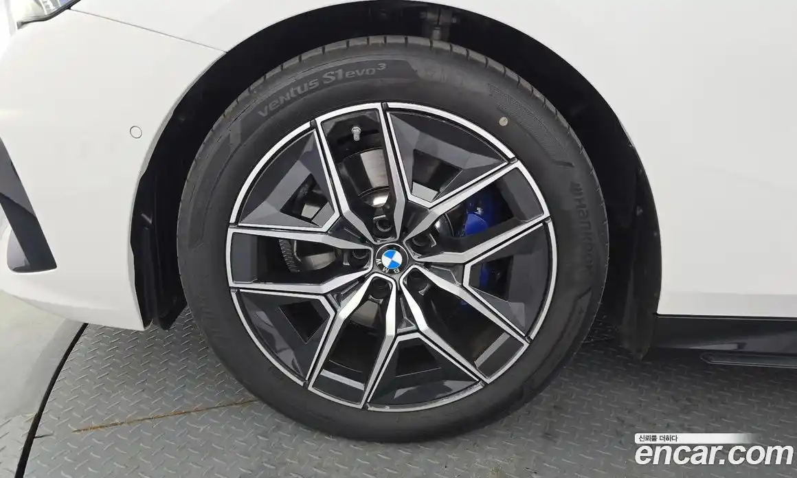 BMW 5 серия 2025 2.0 автомат (гидро), фото 5