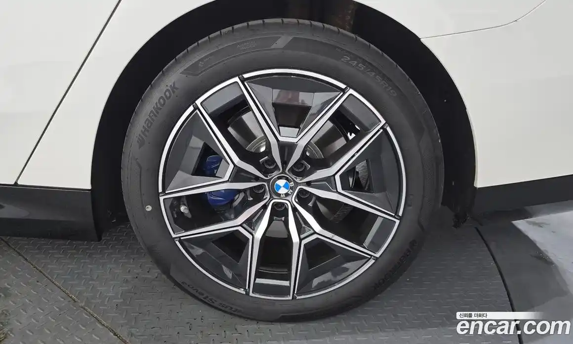 BMW 5 серия 2025 2.0 автомат (гидро), фото 7