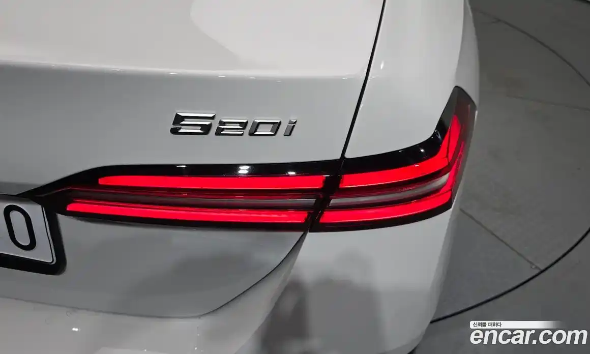 BMW 5 серия 2025 2.0 автомат (гидро), фото 9