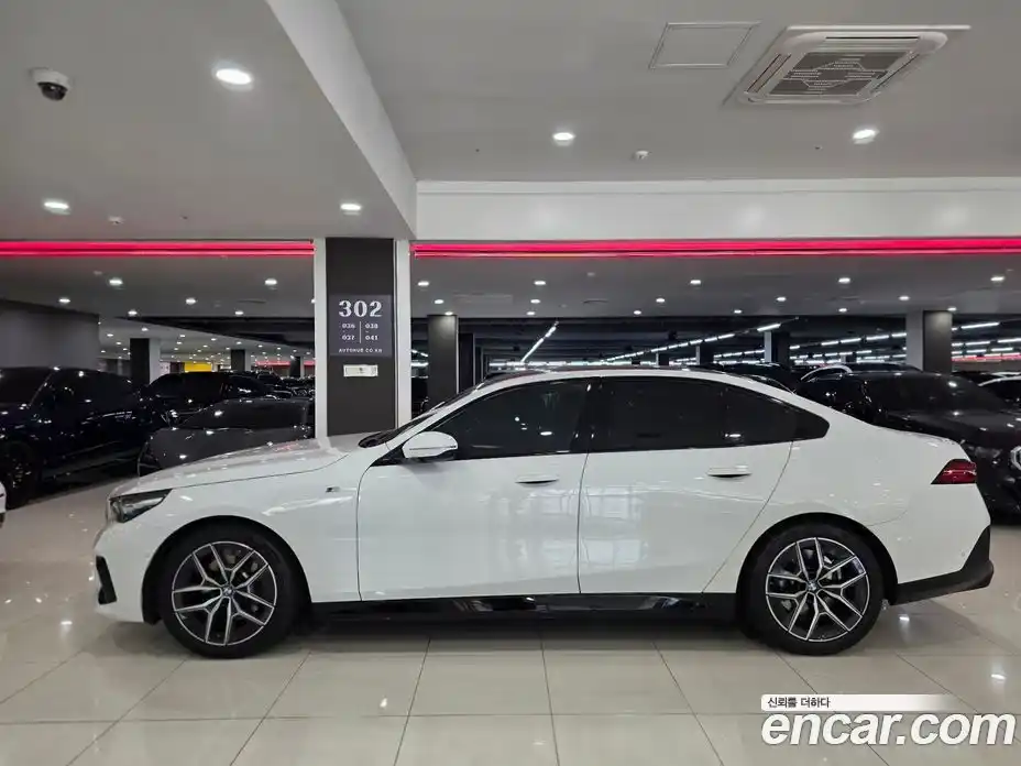 BMW 5 серия 2025 2.0 автомат (гидро), фото 3