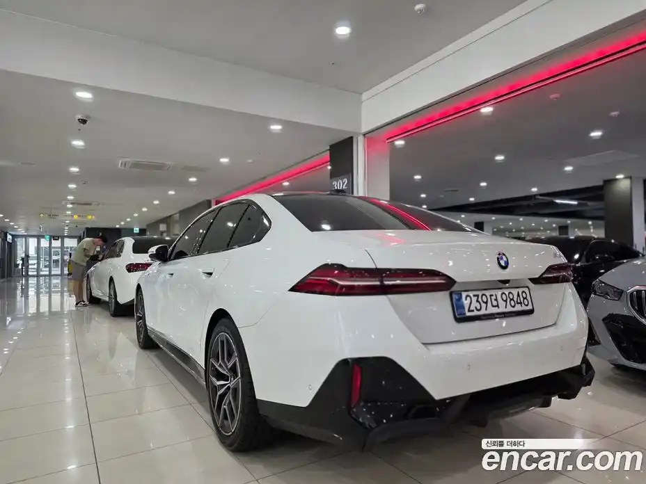 BMW 5 серия 2025 2.0 автомат (гидро), фото 4