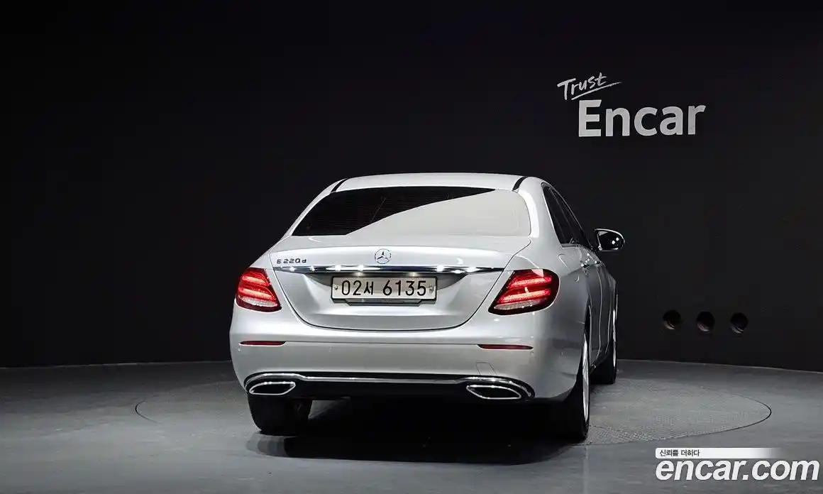 Mercedes-Benz E-Class 2017 1.9 автомат (гидро), фото 4