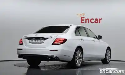 Mercedes-Benz E-Class 2019 1.9 автомат (гидро), миниатюра 2