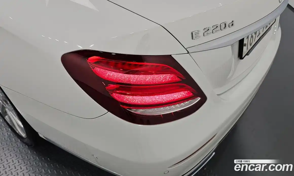 Mercedes-Benz E-Class 2019 1.9 автомат (гидро), фото 9