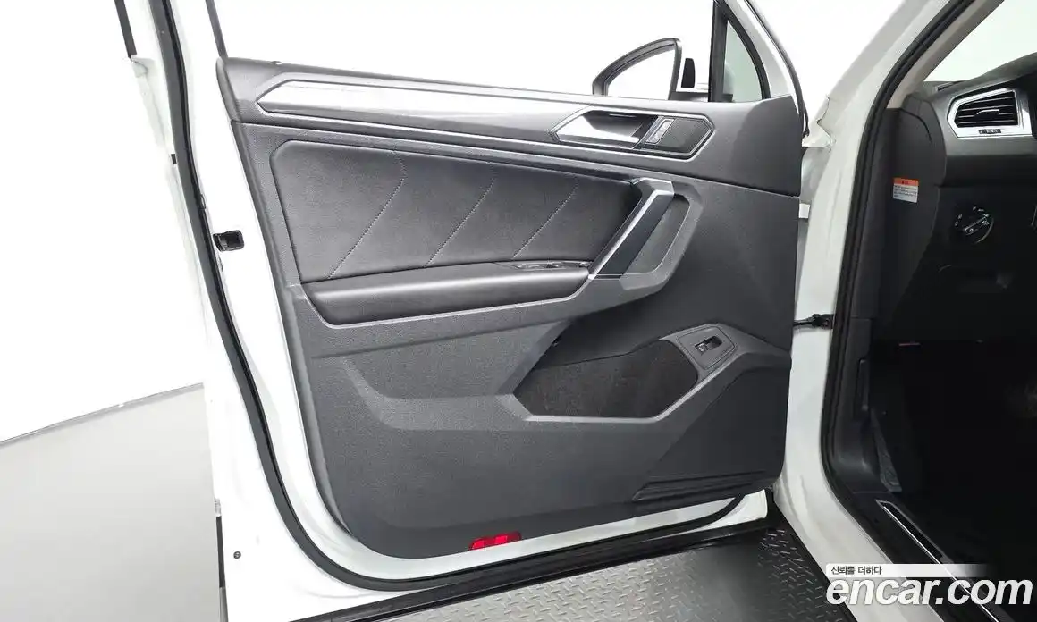 Volkswagen Tiguan 2018 2.0 автомат (гидро), фото 14