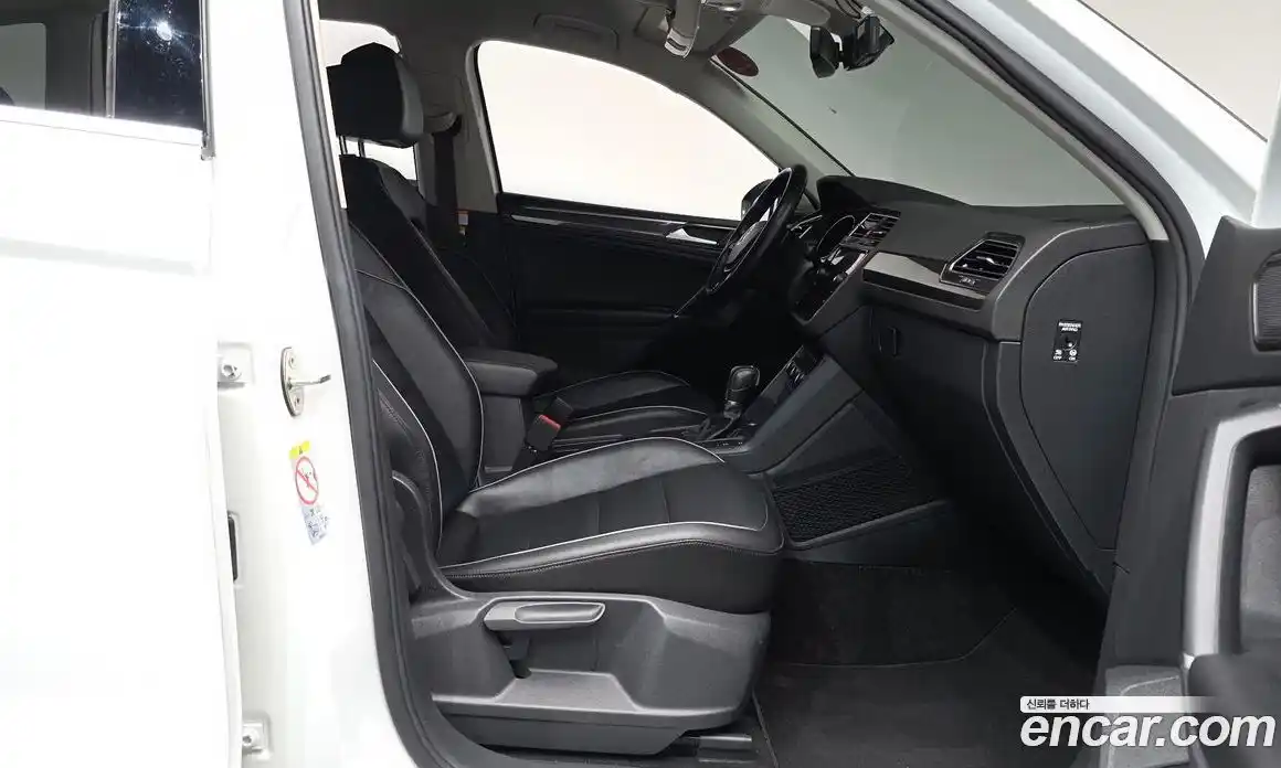Volkswagen Tiguan 2018 2.0 автомат (гидро), фото 16