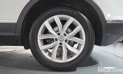 Volkswagen Tiguan 2018 2.0 автомат (гидро), миниатюра 7