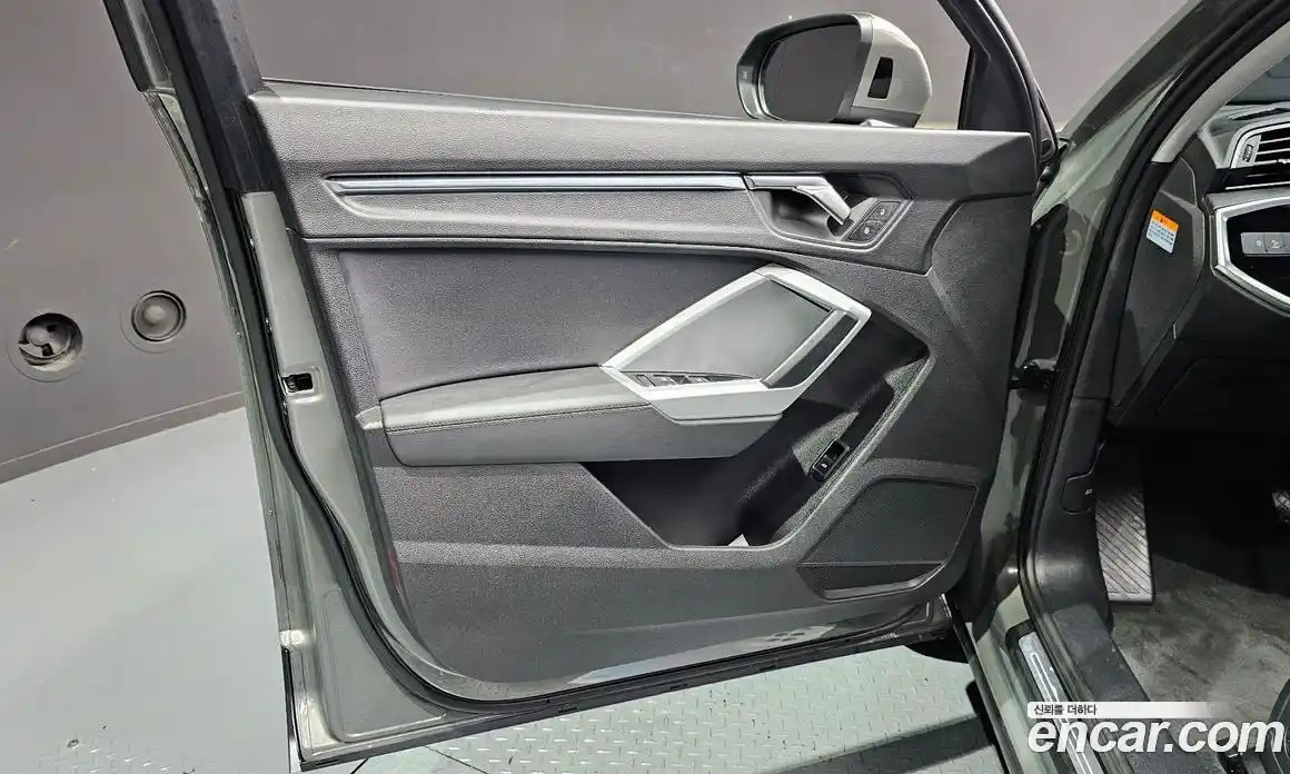 Audi Q3 2023 2.0 автомат (гидро), фото 14
