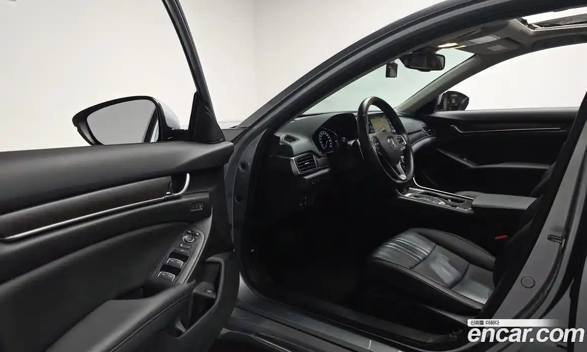Honda Accord 2019 2.0 автомат (гидро), фото 12