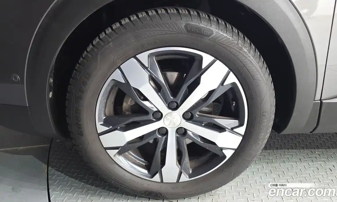 Peugeot 5008 2022 1.2 автомат (гидро), фото 5