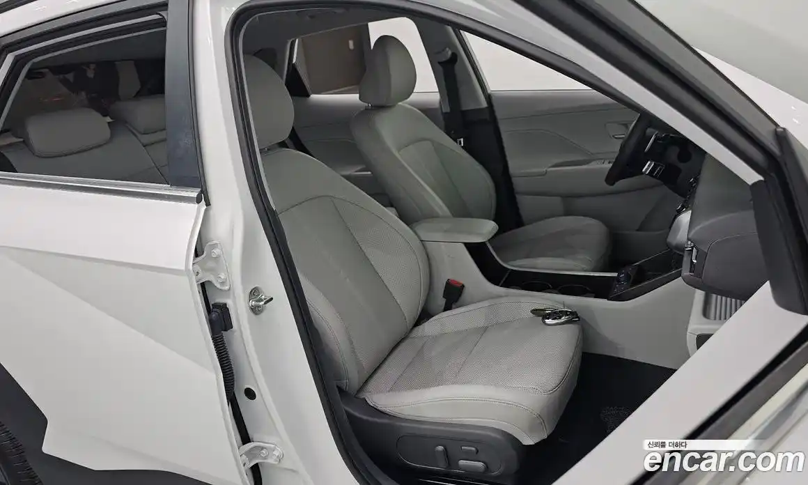 Hyundai Kona 2023 1.6 автомат (гидро), фото 11