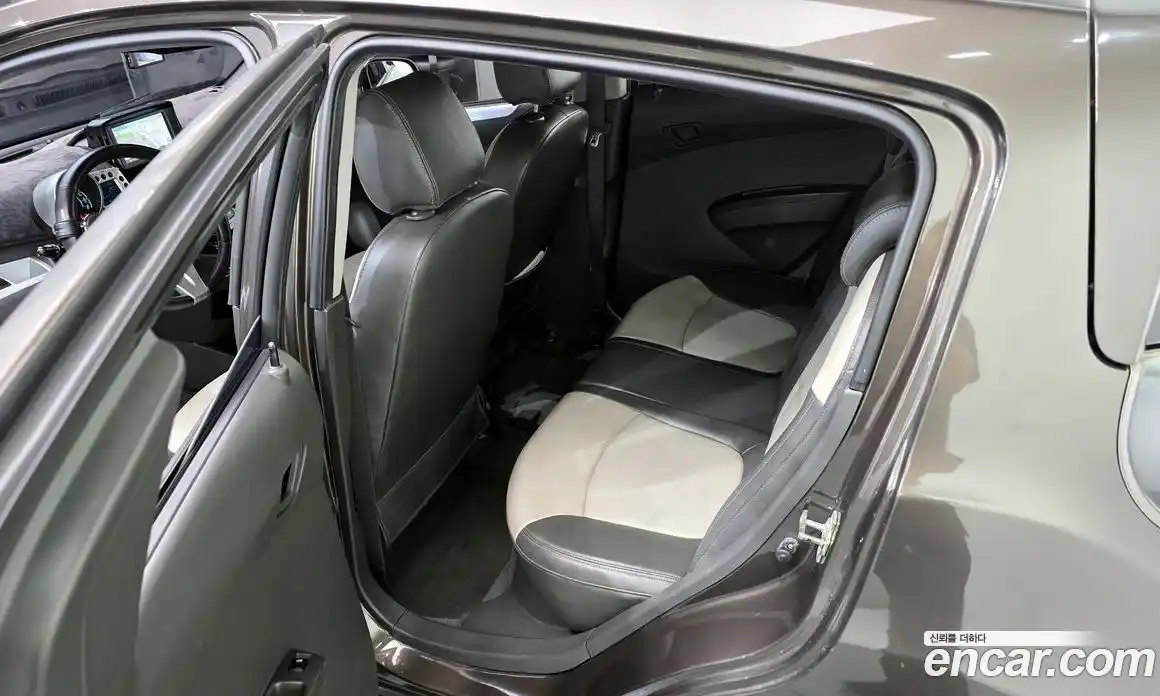 Chevrolet Matiz 2011 1.0 автомат (гидро), фото 11