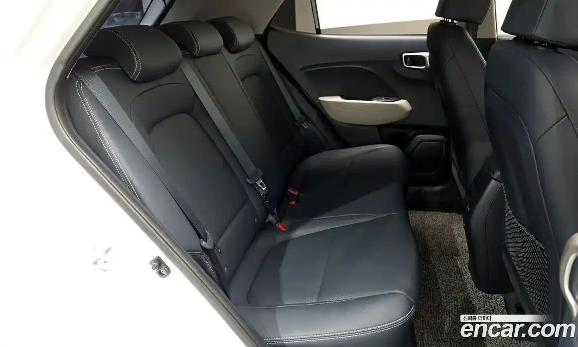 Hyundai Venue 2023 1.6 автомат (гидро), фото 12