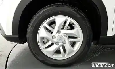 Hyundai Venue 2023 1.6 автомат (гидро), миниатюра 5