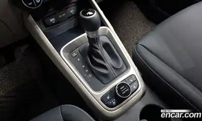 Hyundai Venue 2023 1.6 автомат (гидро), миниатюра 9