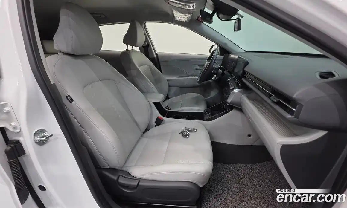 Hyundai Kona 2023 1.6 автомат (гидро), фото 13