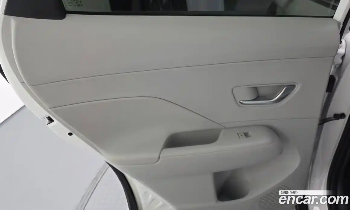 Hyundai Kona 2023 1.6 автомат (гидро), фото 15