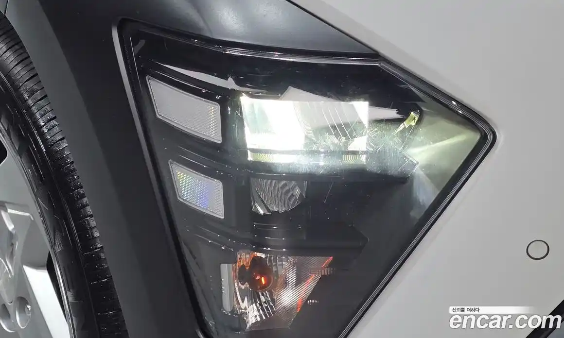 Hyundai Kona 2023 1.6 автомат (гидро), фото 8