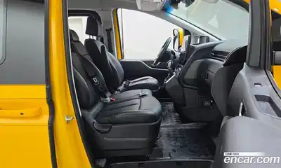 Hyundai Staria 2023 3.5 автомат (гидро), миниатюра 11