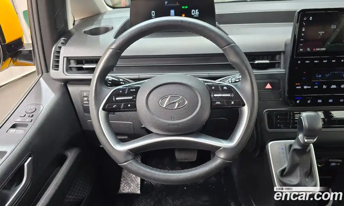 Hyundai Staria 2023 3.5 автомат (гидро), фото 13