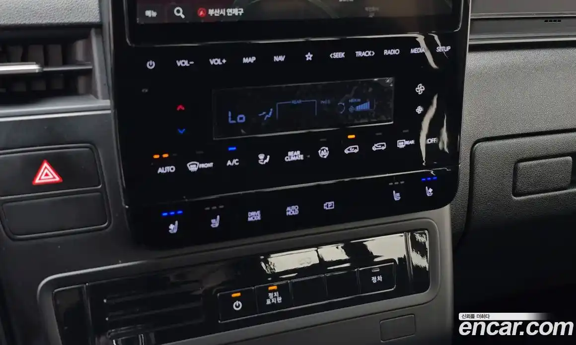 Hyundai Staria 2023 3.5 автомат (гидро), фото 17