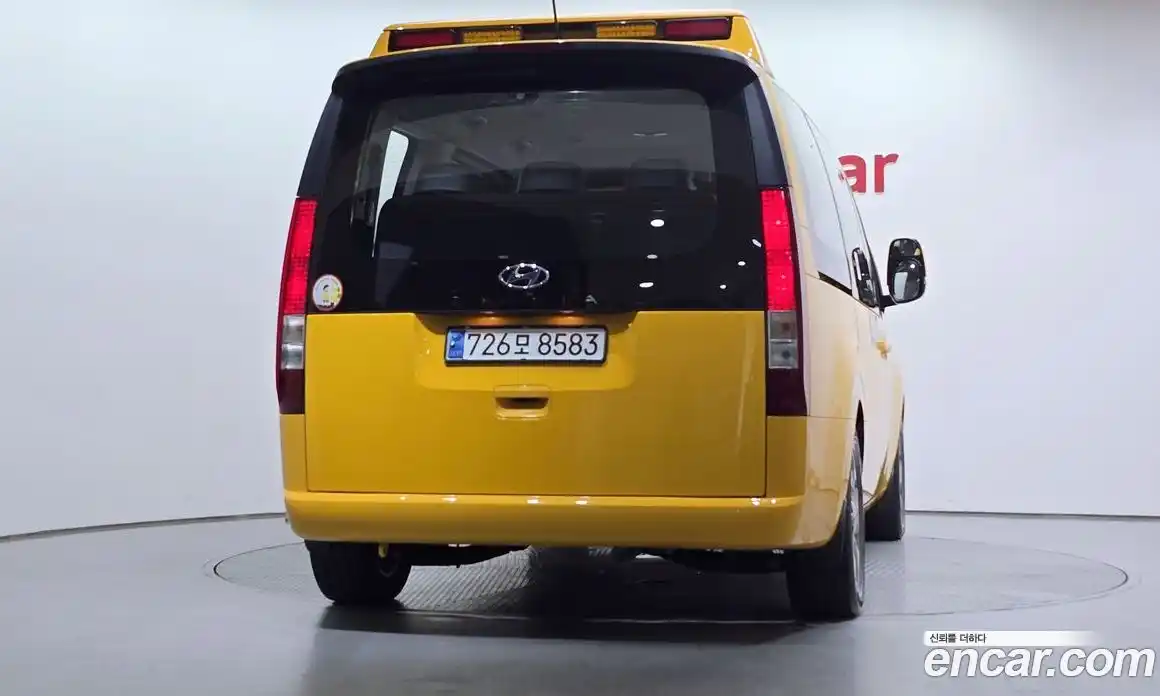 Hyundai Staria 2023 3.5 автомат (гидро), фото 4