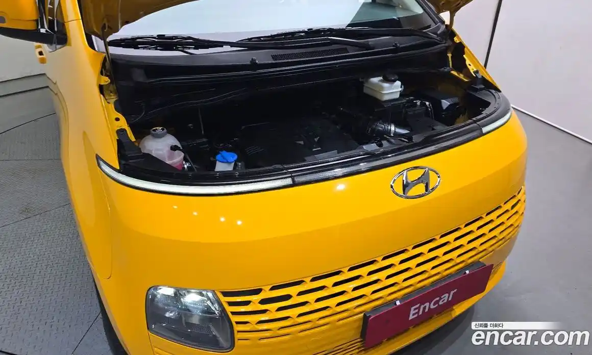Hyundai Staria 2023 3.5 автомат (гидро), фото 6