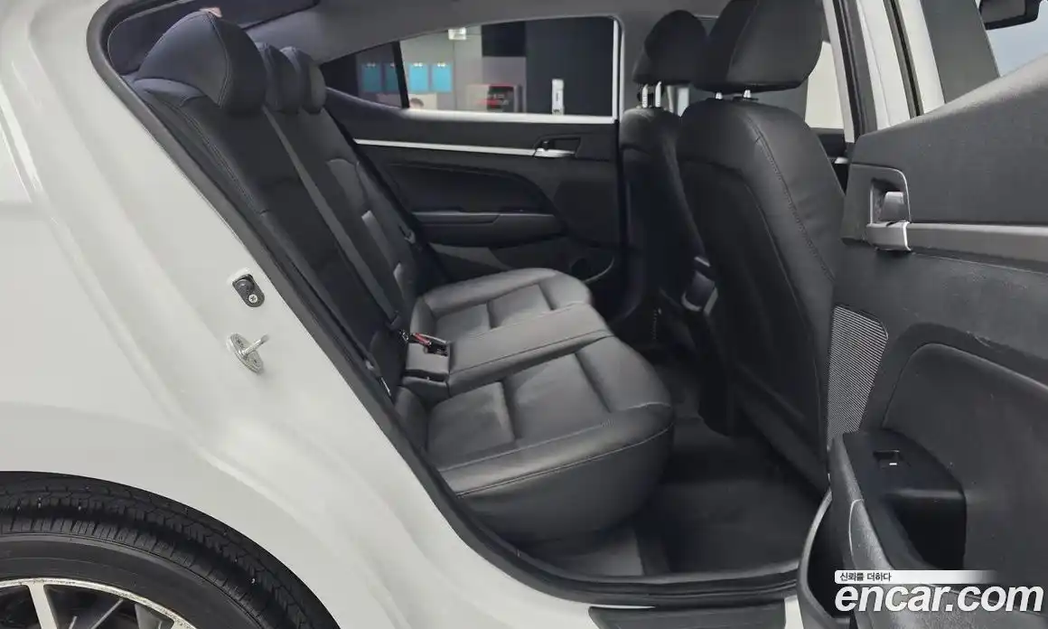 Hyundai Avante 2018 1.6 автомат (гидро), фото 12
