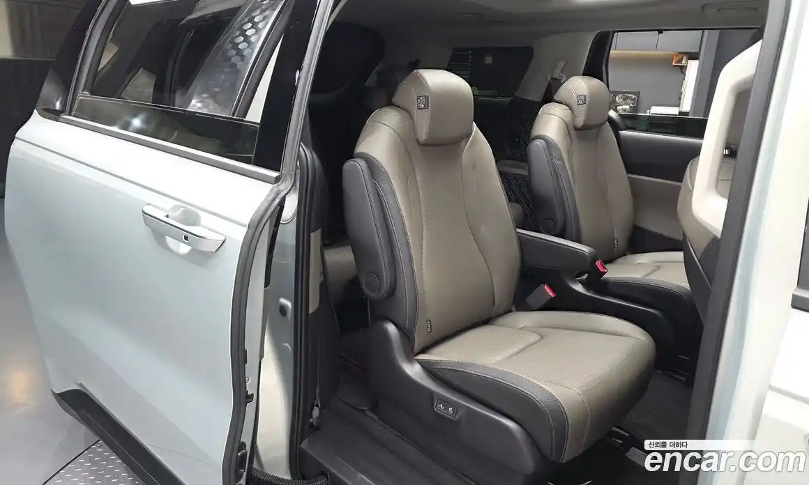 Kia Carnival 2025 1.6 автомат (гидро), фото 12