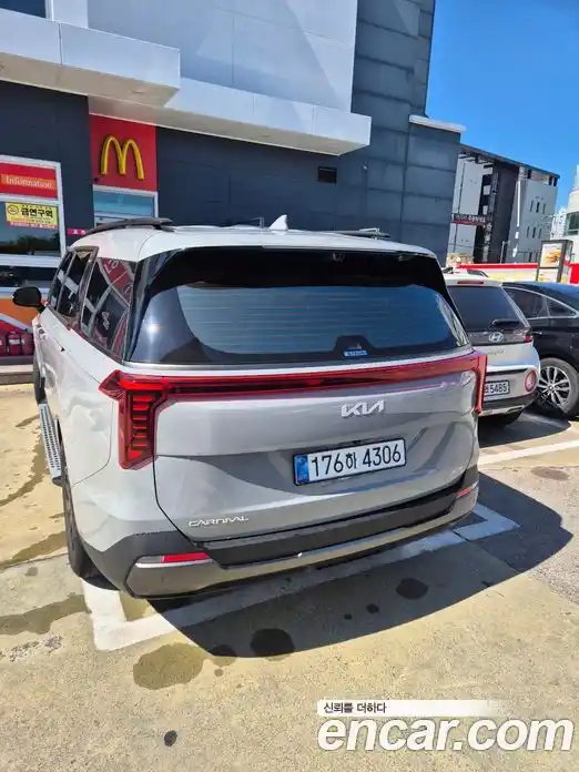 Kia Carnival 2025 1.6 автомат (гидро), фото 4