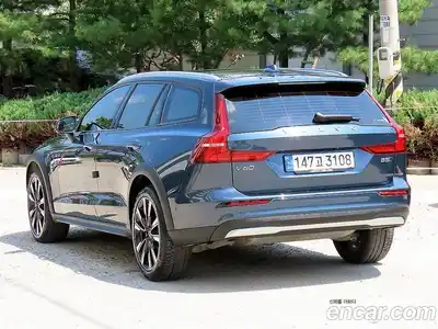 Volvo V60 2022 2.0 автомат (гидро), миниатюра 3