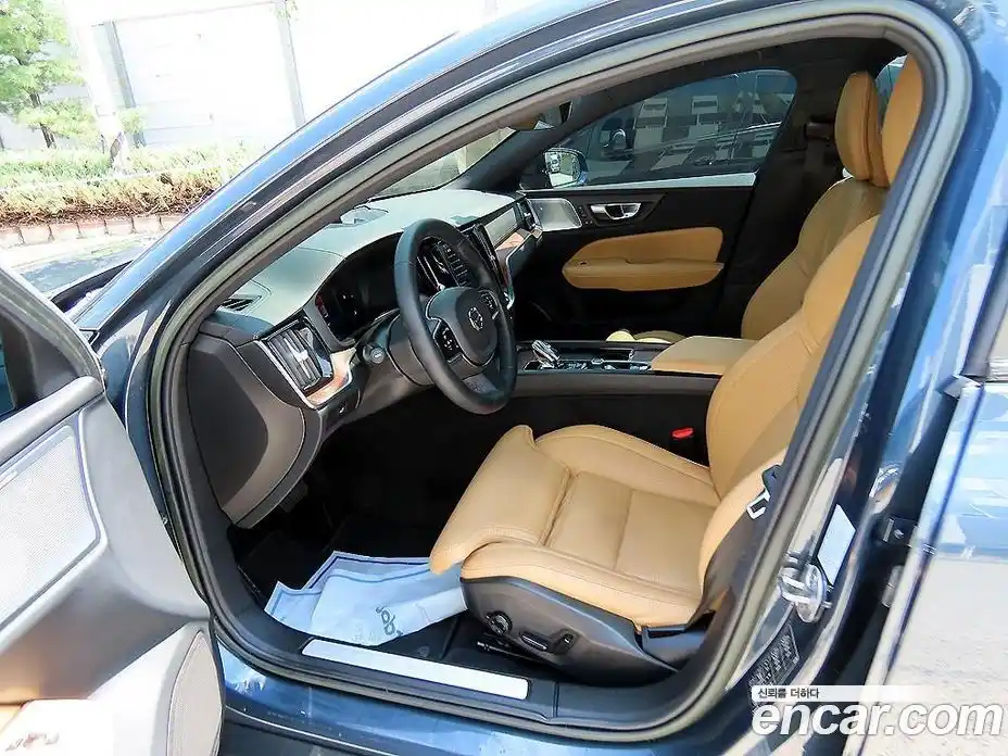 Volvo V60 2022 2.0 автомат (гидро), фото 5