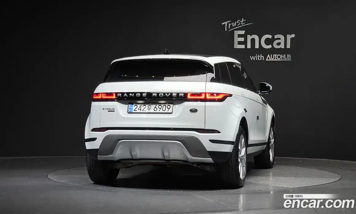 Land Rover Range Rover Evoque 2020 2.0 автомат (гидро), фото 4