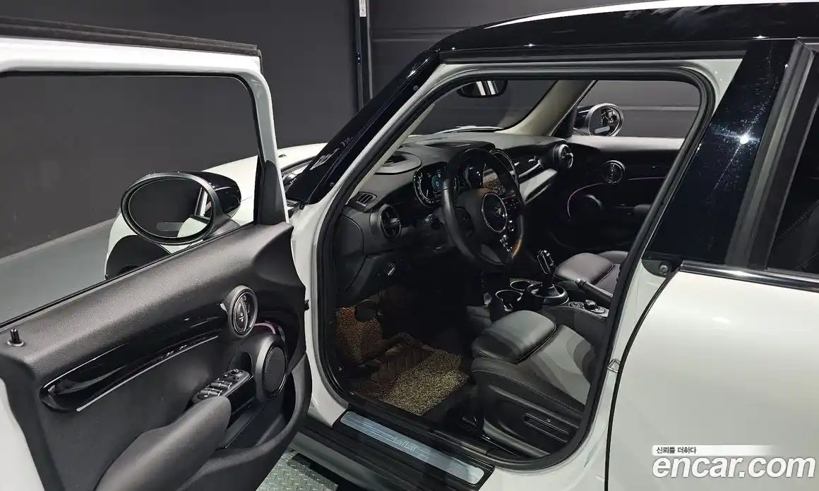 Mini Cooper 2023 1.5 автомат (гидро), фото 13