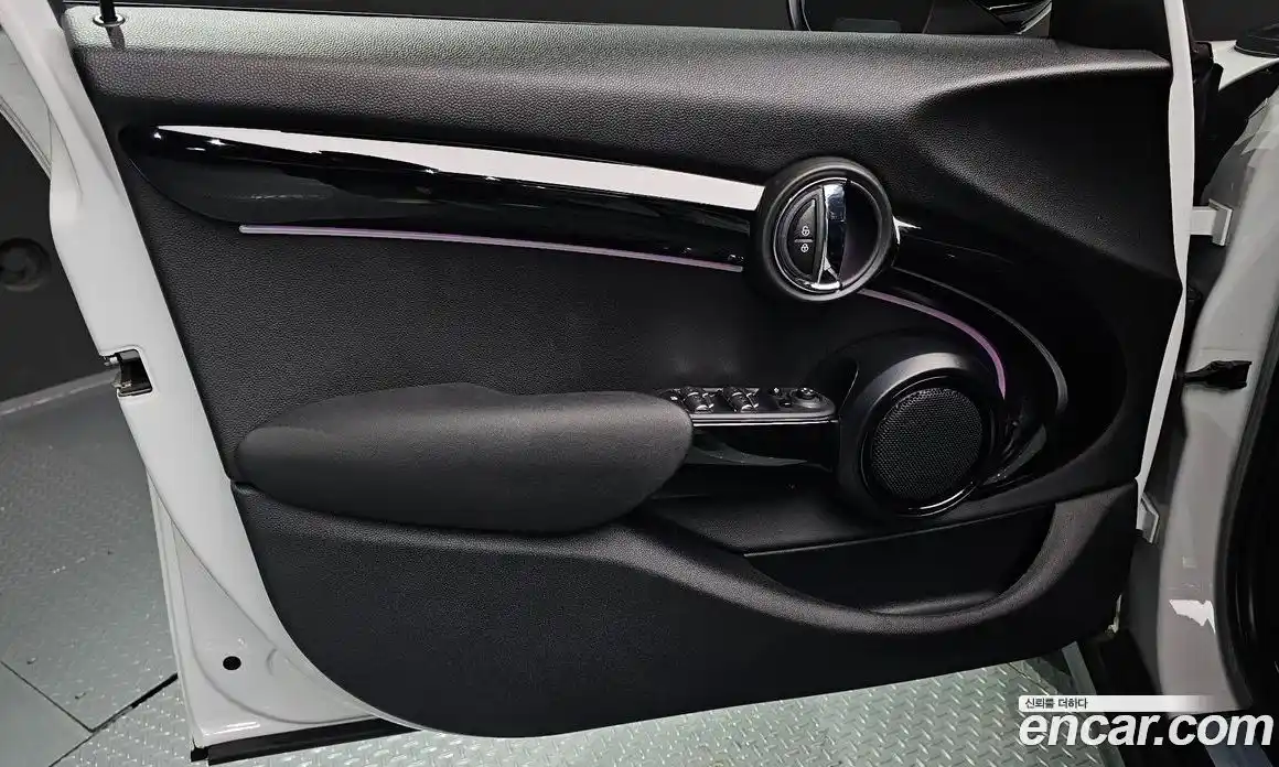 Mini Cooper 2023 1.5 автомат (гидро), фото 14