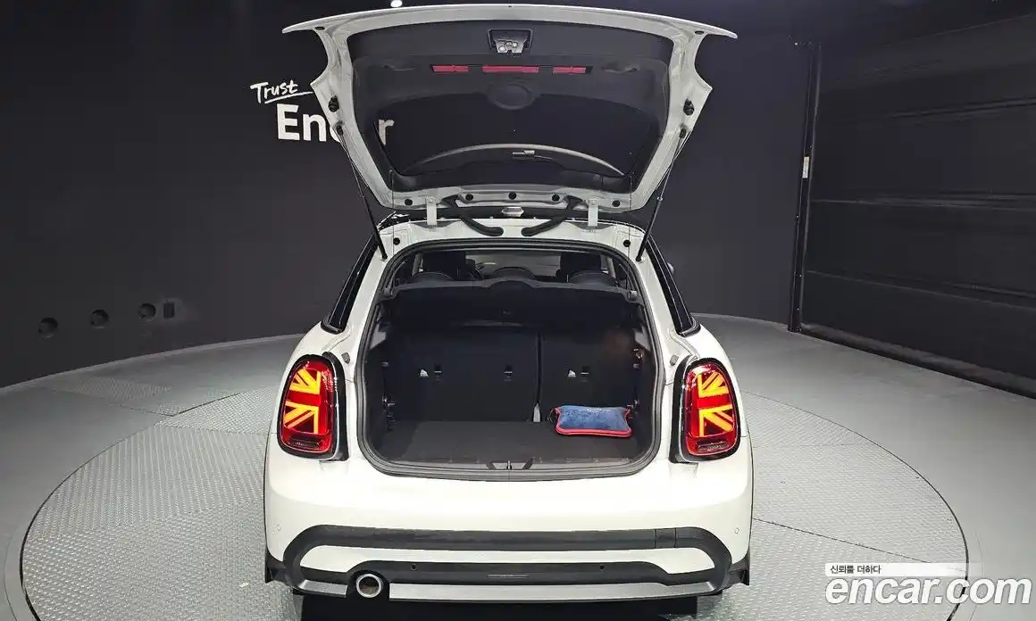 Mini Cooper 2023 1.5 автомат (гидро), фото 32